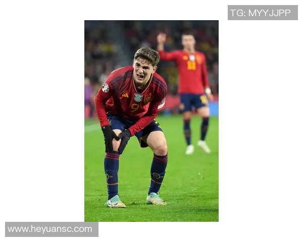 霸气侧漏的足球明星男生照片展现运动魅力与青春风采 霸气侧漏的足球明星男生照片展现运动魅力与青春风采