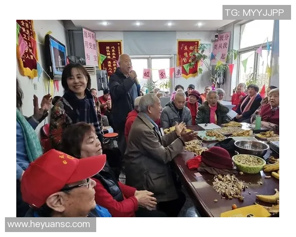 足球明星新春贺岁照片展现团圆喜庆气氛与运动精神的完美结合 足球明星新春贺岁照片展现团圆喜庆气氛与运动精神的完美结合